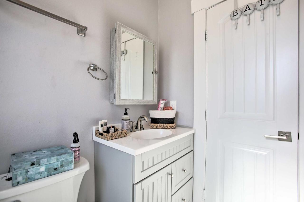 Cozy Beach Bungalow Near Galveston Seawall And Pier Esterno foto